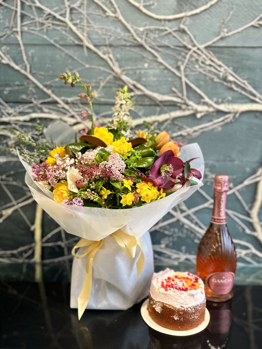 Lavish Bloom & Bubbles-Local NZ Florist -The Wild Rose | Nationwide delivery, Free for orders over $100 | Flower Delivery Auckland