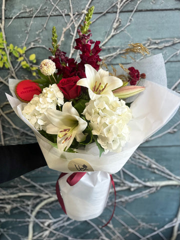 Christmas In Bloom Bouquet With Free Cookie-Local NZ Florist -The Wild Rose | Nationwide delivery, Free for orders over $100 | Flower Delivery Auckland